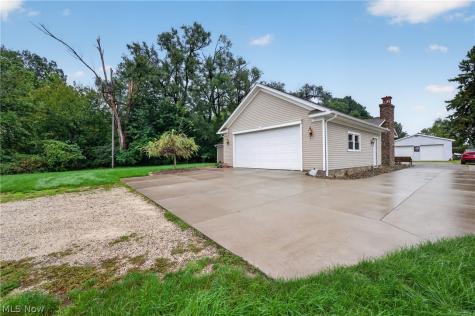 1246 Applegrove Street NE Canton OH 44721