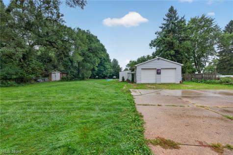 1246 Applegrove Street NE Canton OH 44721