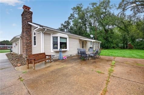 1246 Applegrove Street NE Canton OH 44721
