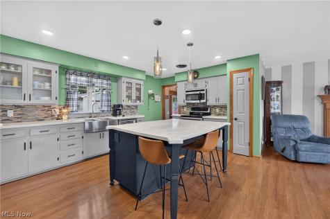 1246 Applegrove Street NE Canton OH 44721