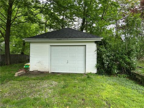 153 W Burns Avenue Akron OH 44310