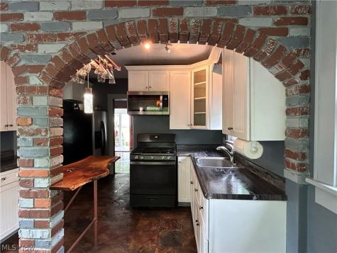153 W Burns Avenue Akron OH 44310