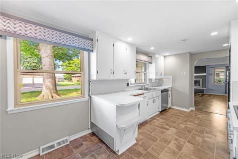 13471 Kauffman Avenue Sterling OH 44276