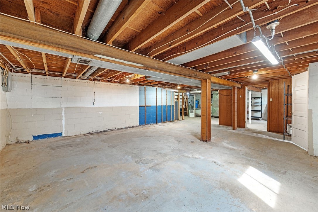 13471 Kauffman Avenue Sterling OH 44276