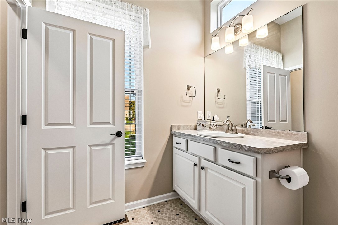 410 Kestrel Way Amherst OH 44001