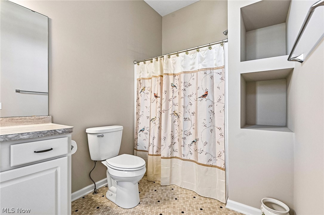 410 Kestrel Way Amherst OH 44001