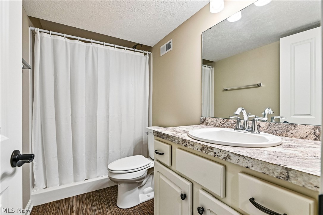 410 Kestrel Way Amherst OH 44001