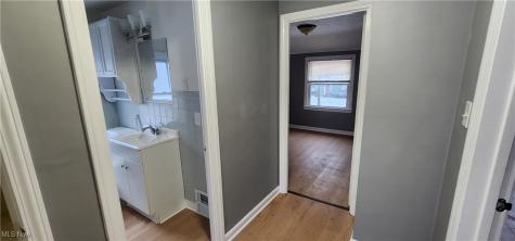 17418 Biltmore Avenue Cleveland OH 44128