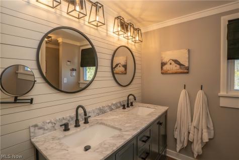 652 West Street Wadsworth OH 44281