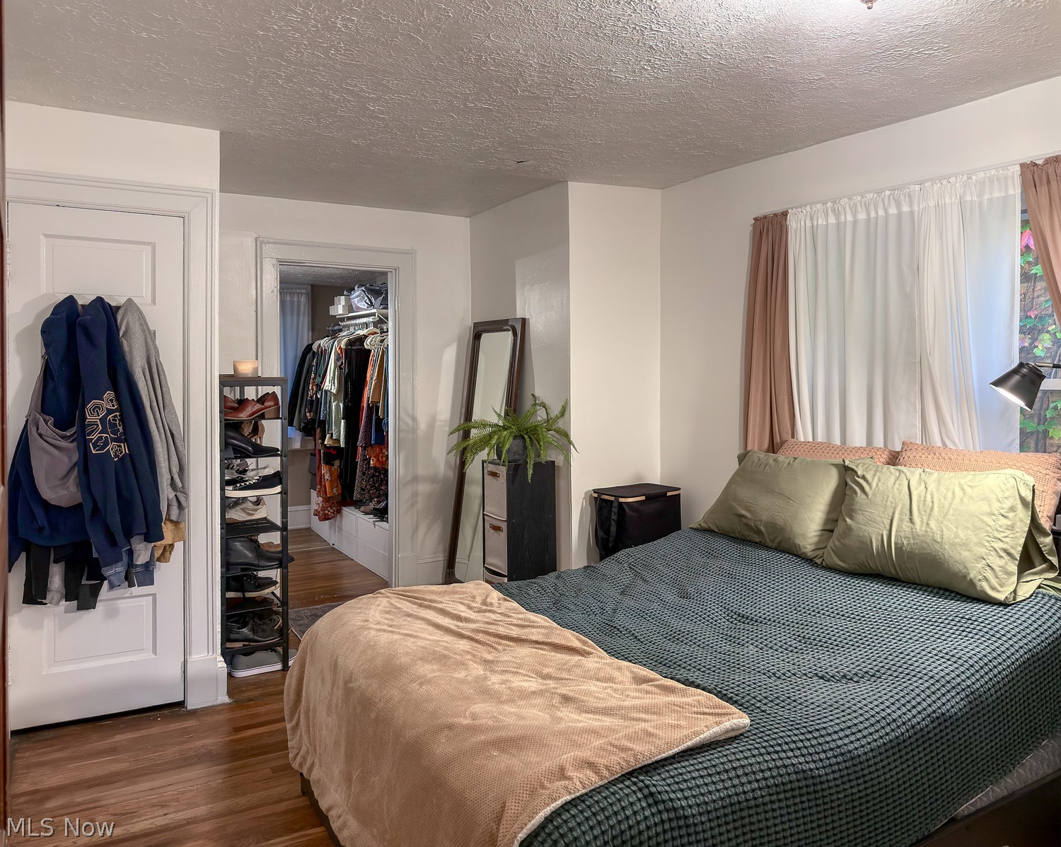 6933 Detroit Avenue Cleveland OH 44102