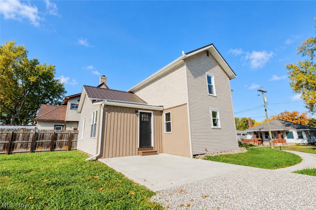 293 Jones Street Shreve OH 44676