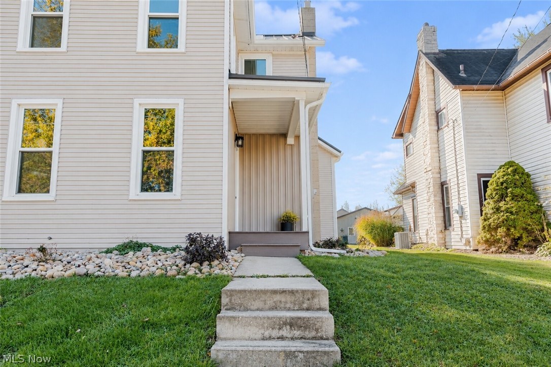 293 Jones Street Shreve OH 44676
