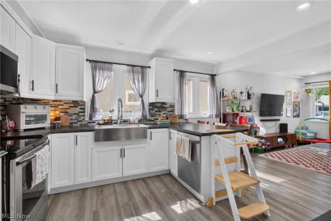 4272 Brockley Avenue Sheffield Lake OH 44054
