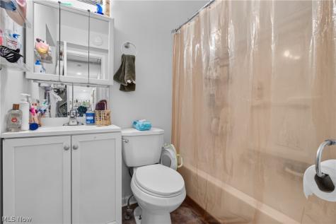 4272 Brockley Avenue Sheffield Lake OH 44054
