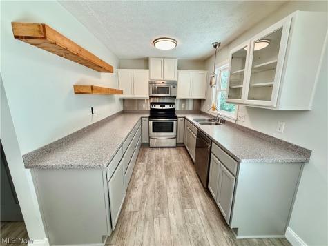 424 Garner Drive Mogadore OH 44260