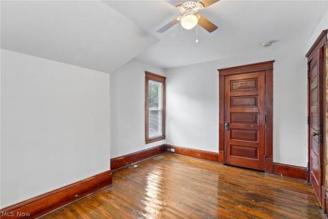 1422 Burbank Wooster OH 44691
