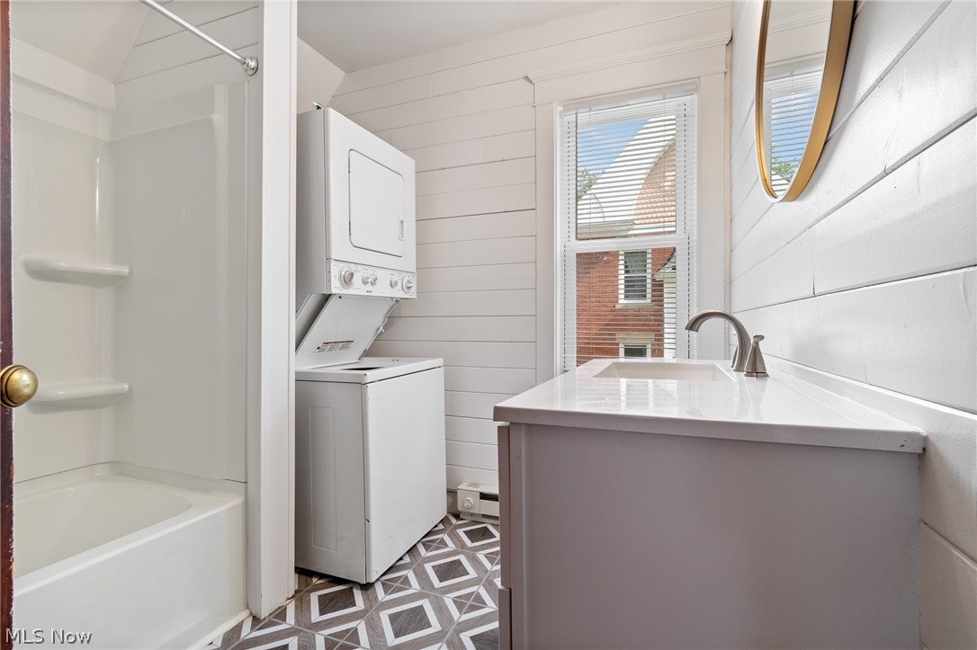 1422 Burbank Wooster OH 44691