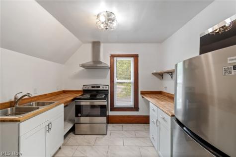 1422 Burbank Wooster OH 44691