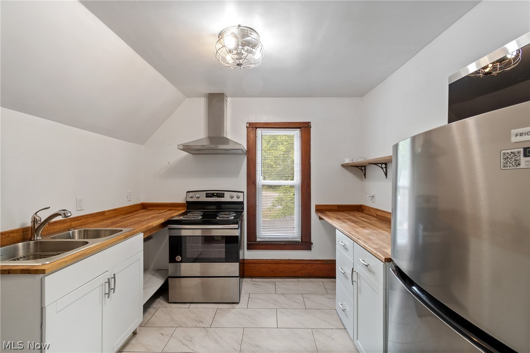 1422 Burbank Wooster OH 44691