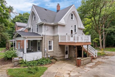 1422 Burbank Wooster OH 44691