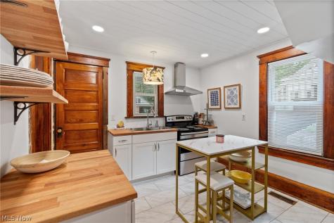 1422 Burbank Wooster OH 44691