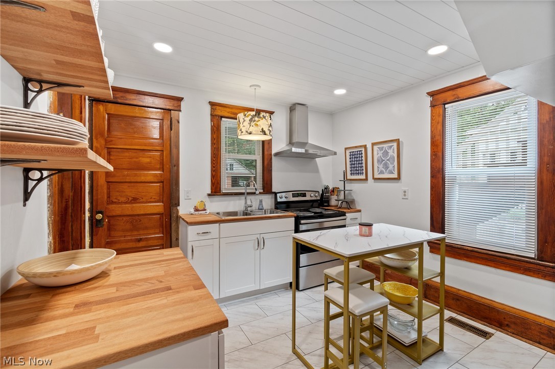 1422 Burbank Wooster OH 44691