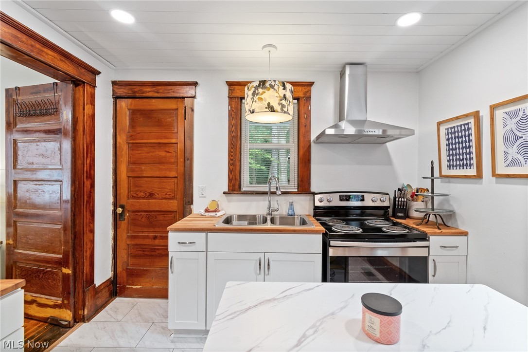 1422 Burbank Wooster OH 44691
