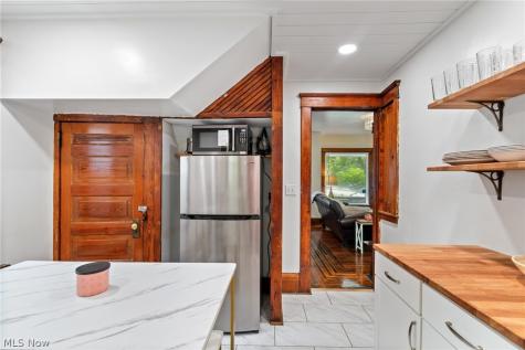 1422 Burbank Wooster OH 44691
