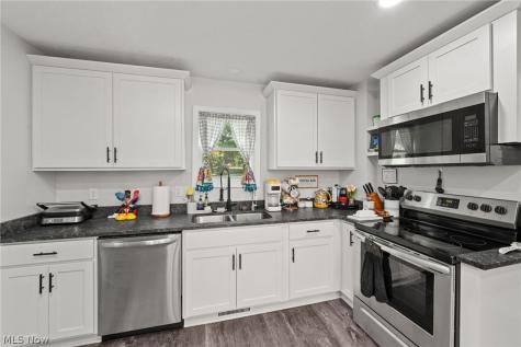 327 Sewell Avenue Akron OH 44319