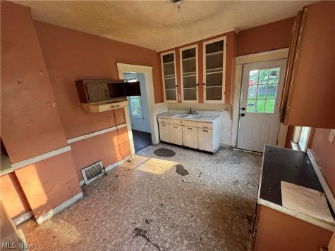 14148 Berwyn Avenue Cleveland OH 44111