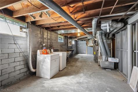 13618 Wainstead Avenue Cleveland OH 44111