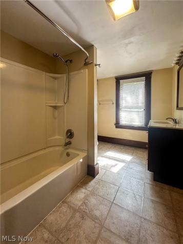 40 Madison Avenue Niles OH 44505