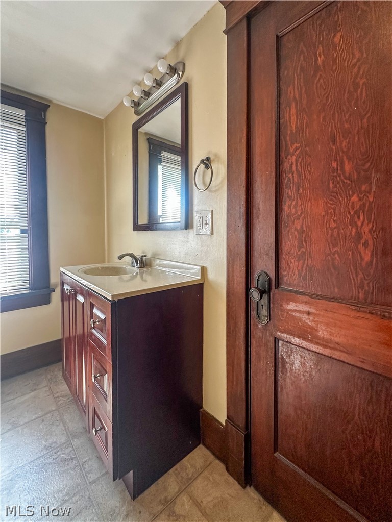 40 Madison Avenue Niles OH 44505