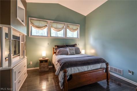 4364 Laburnum Drive Akron OH 44319