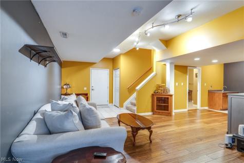 4364 Laburnum Drive Akron OH 44319