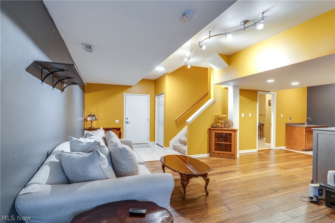 4364 Laburnum Drive Akron OH 44319