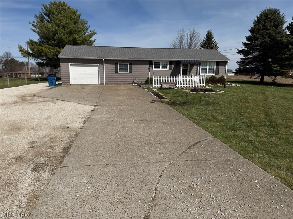 6395 Easton Street NE Louisville OH 44641