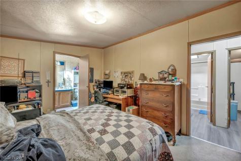16 Cherry Lane Olmsted Twp OH 44138