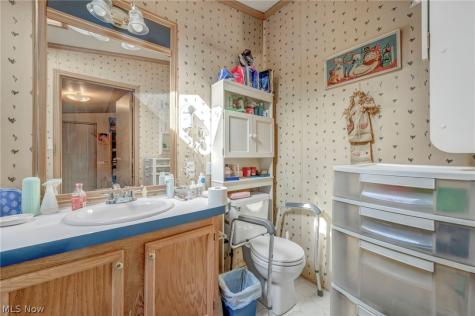 16 Cherry Lane Olmsted Twp OH 44138