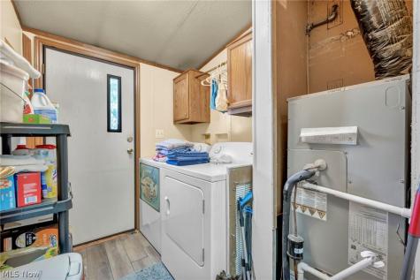 16 Cherry Lane Olmsted Twp OH 44138