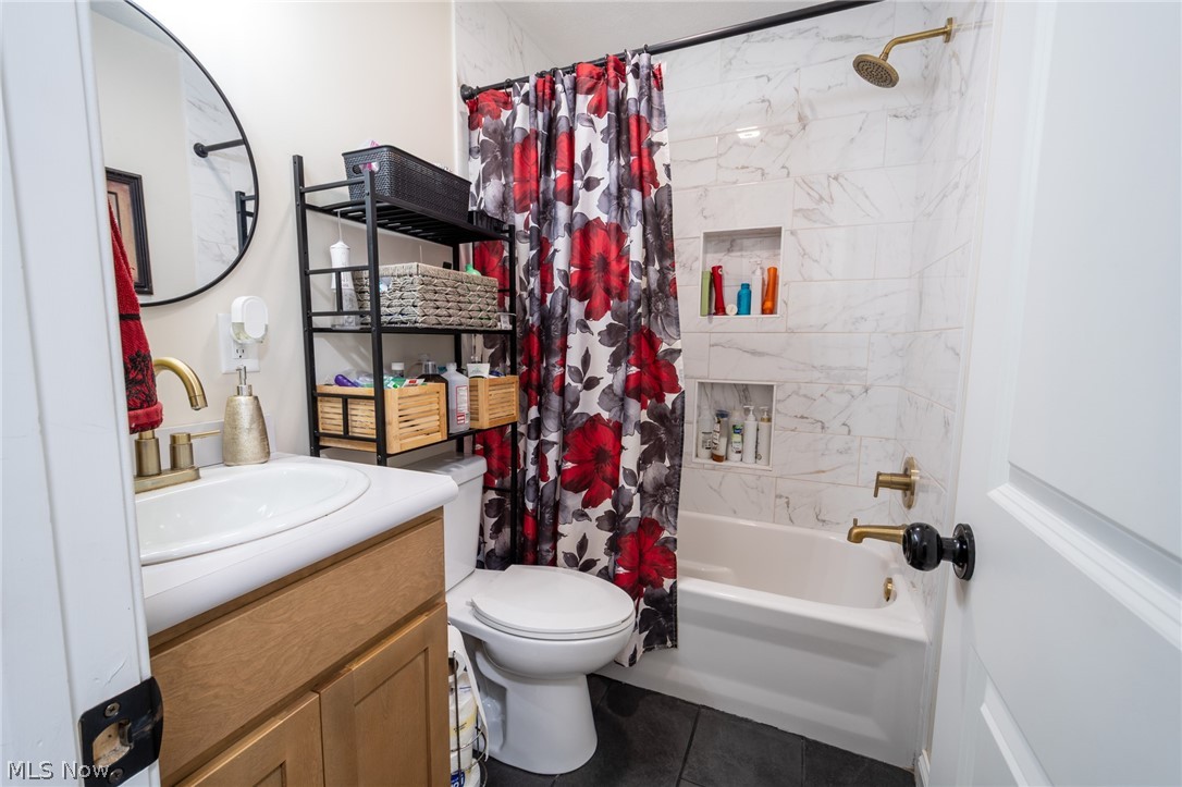 6175 Thompson Clark Road Bristolville OH 44402