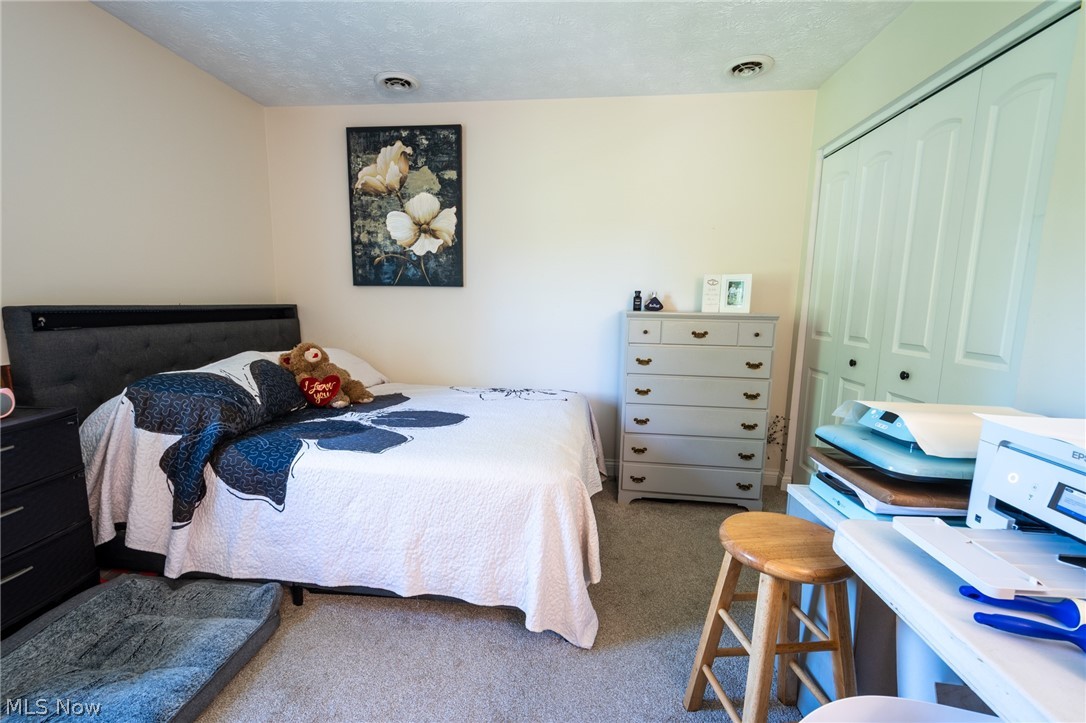 6175 Thompson Clark Road Bristolville OH 44402