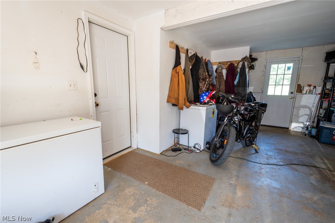 6175 Thompson Clark Road Bristolville OH 44402