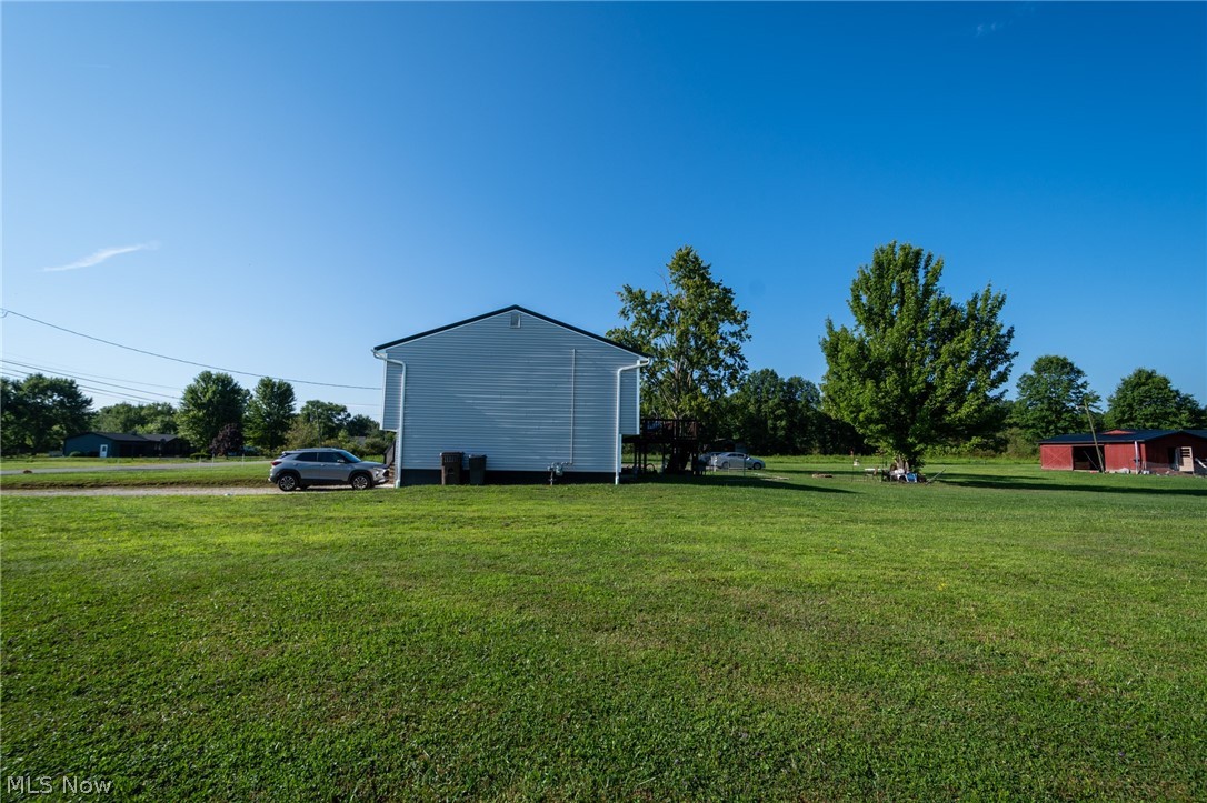 6175 Thompson Clark Road Bristolville OH 44402
