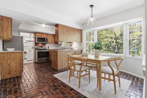 520 Kimerly Court Bay Village OH 44140