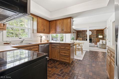 520 Kimerly Court Bay Village OH 44140