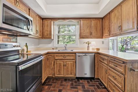 520 Kimerly Court Bay Village OH 44140