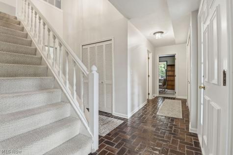 520 Kimerly Court Bay Village OH 44140