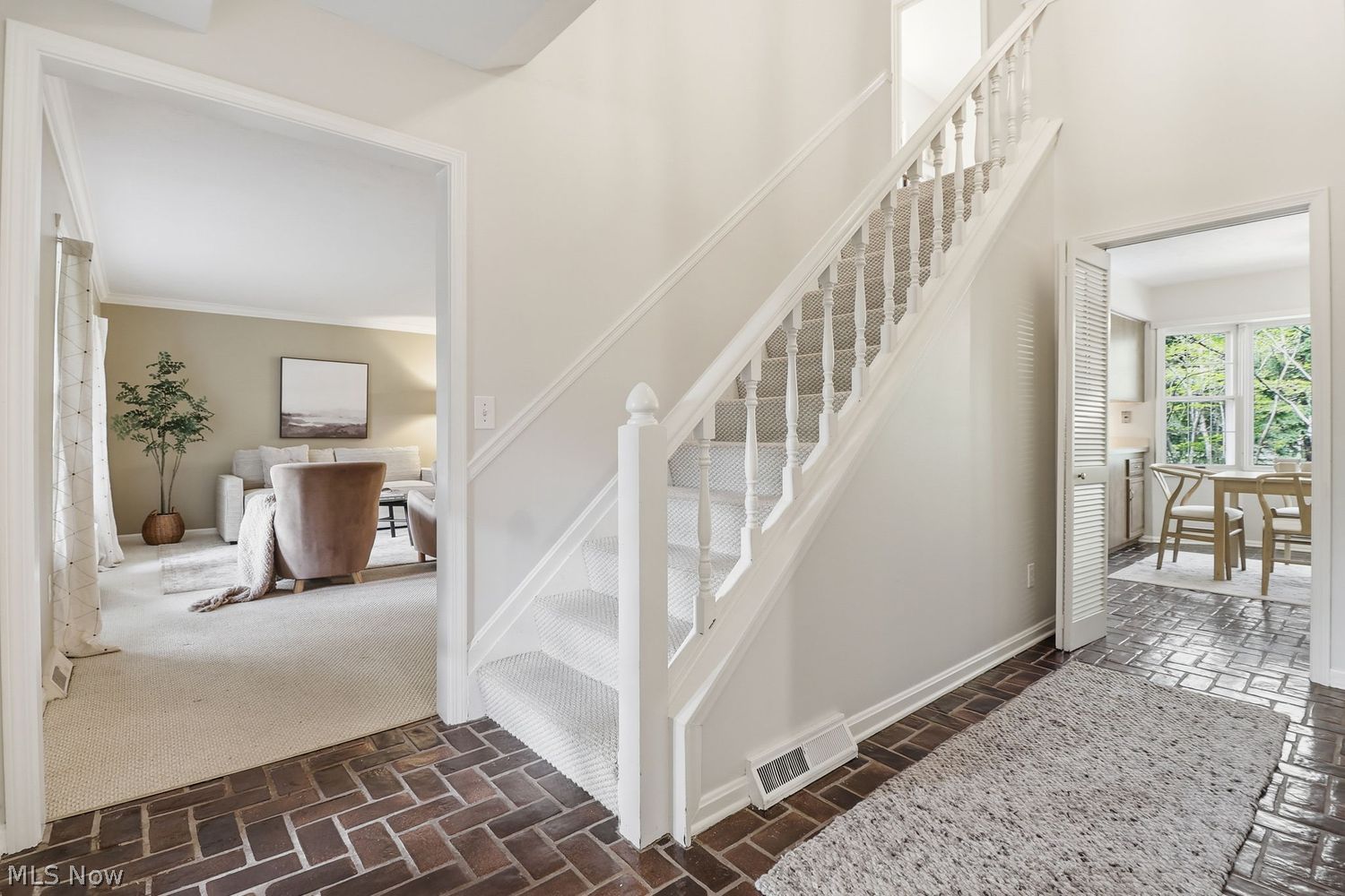 520 Kimerly Court Bay Village OH 44140