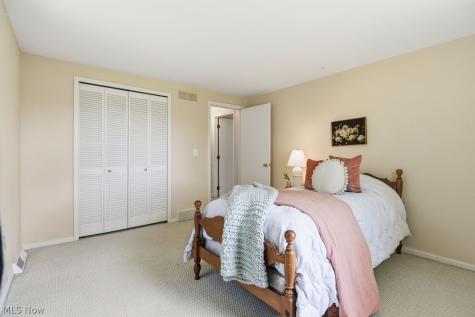 520 Kimerly Court Bay Village OH 44140